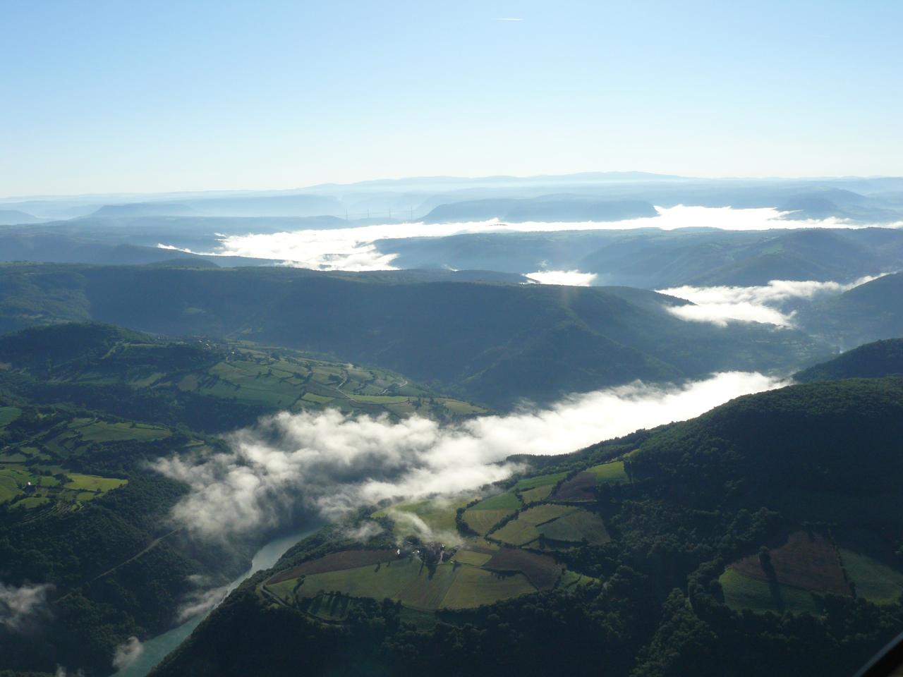 le viaduc de Millau pile au milieu